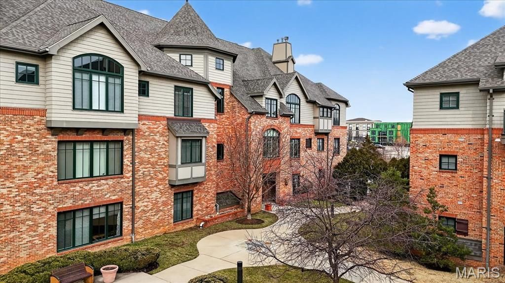 127 E Clinton Place, Unit 1B, Kirkwood, MO 63122 Main Photo