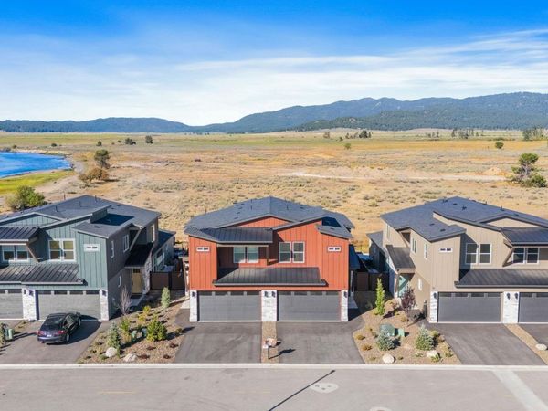 24 Bridger St, Cascade, ID 83611