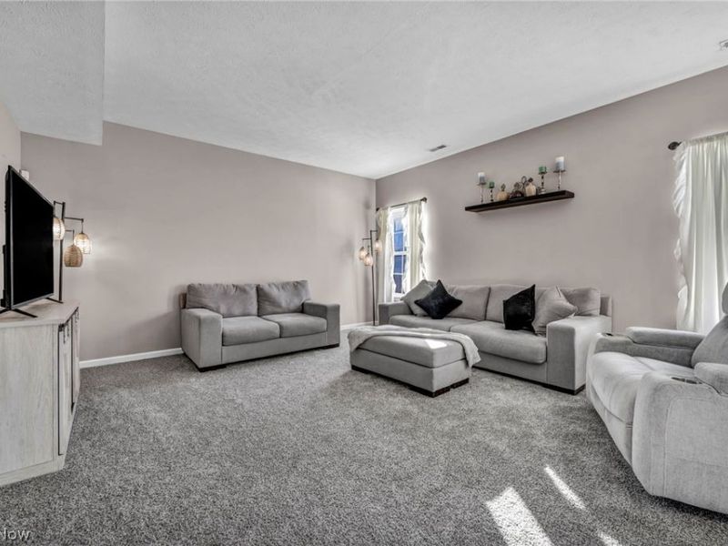 612 S Settlers Lane, Painesville, OH 44077 Photo 2