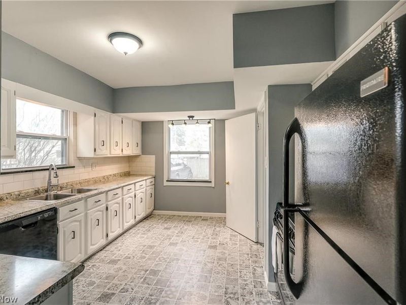 15400 Hilliard Road, Lakewood, OH 44107 Photo 10