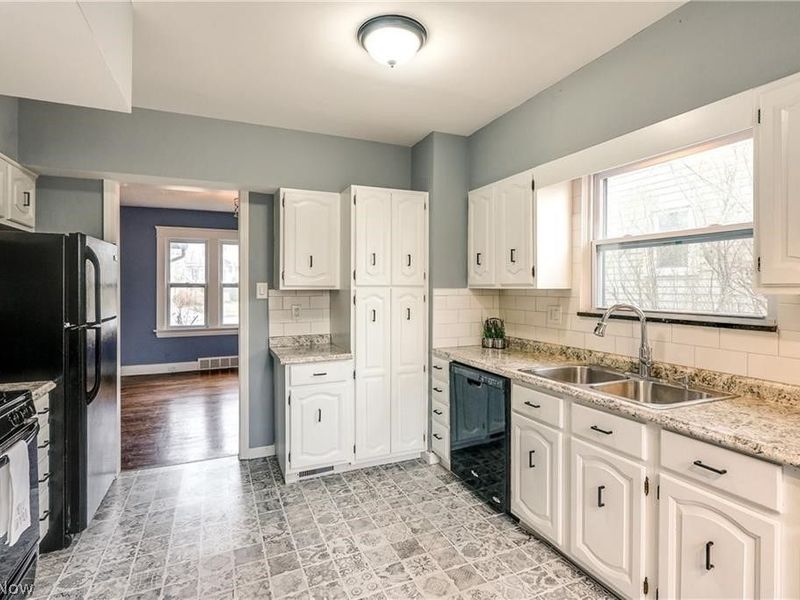 15400 Hilliard Road, Lakewood, OH 44107 Photo 14