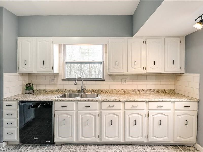 15400 Hilliard Road, Lakewood, OH 44107 Photo 16