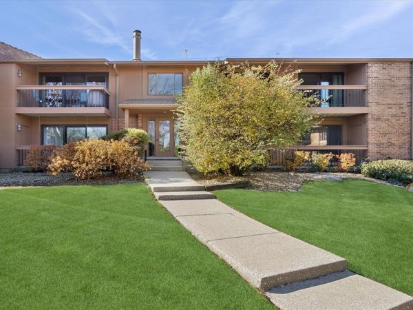 7990 Garfield Avenue, Unit 14-3, Burr Ridge, IL 60527