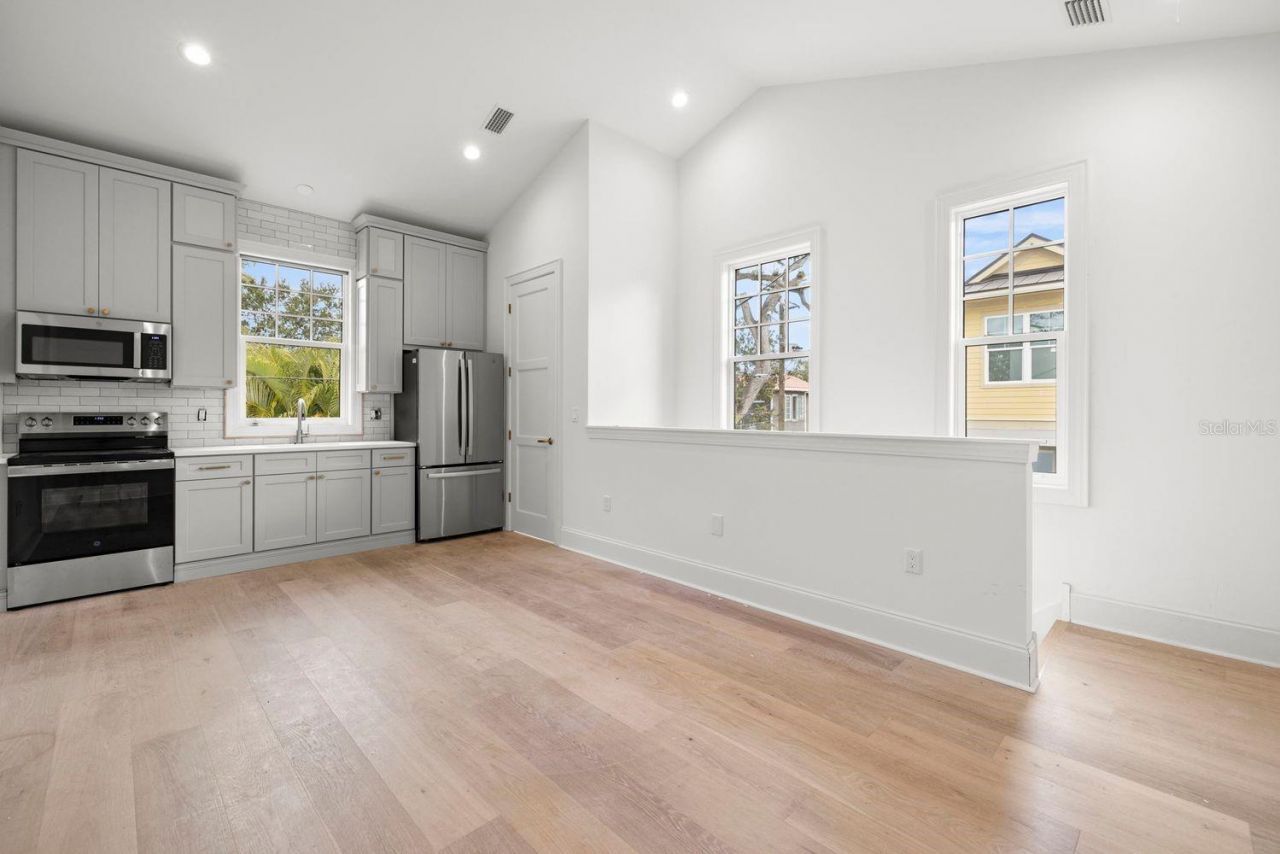 805 17th Avenue Ne, Saint Petersburg, FL 33704 Photo