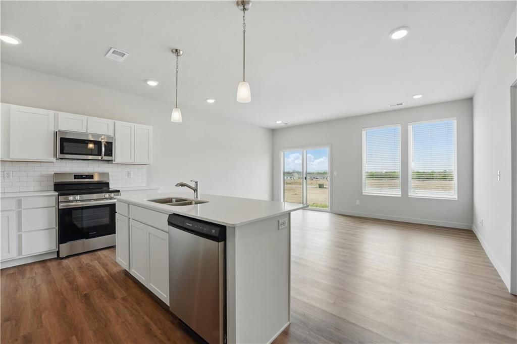 12411 S Acacia Drive, Lees Summit, MO 64086 Main Photo