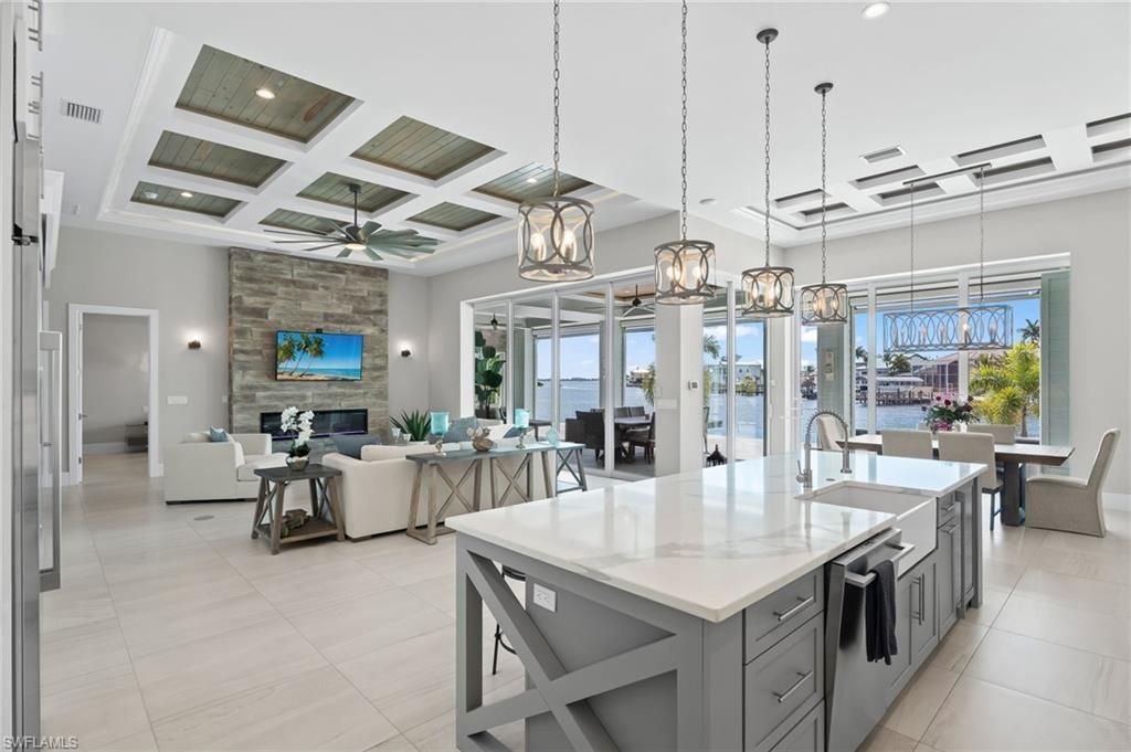 218 Bayshore Dr, Cape Coral, FL 33904 Photo