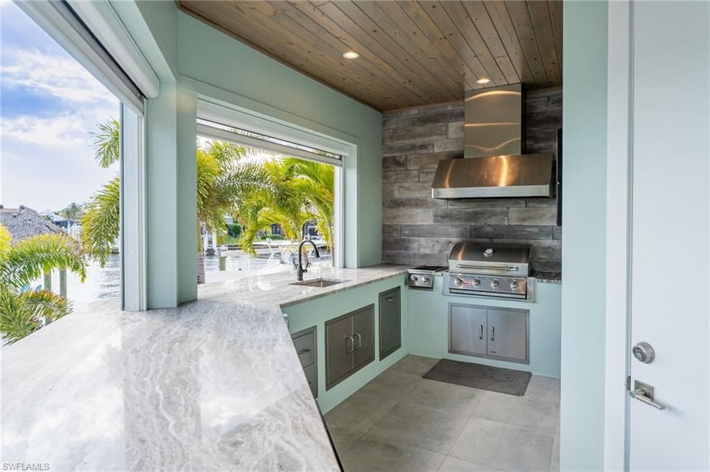 218 Bayshore Dr, Cape Coral, FL 33904 Photo