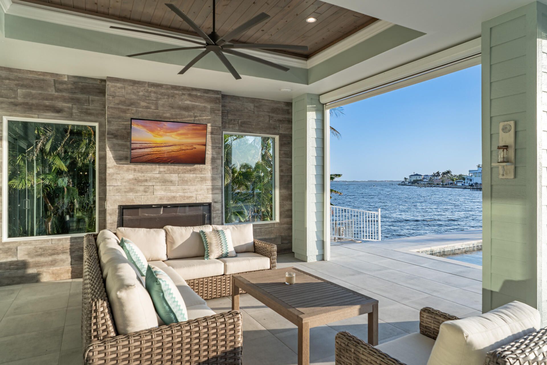 218 Bayshore Dr, Cape Coral, FL 33904 Photo