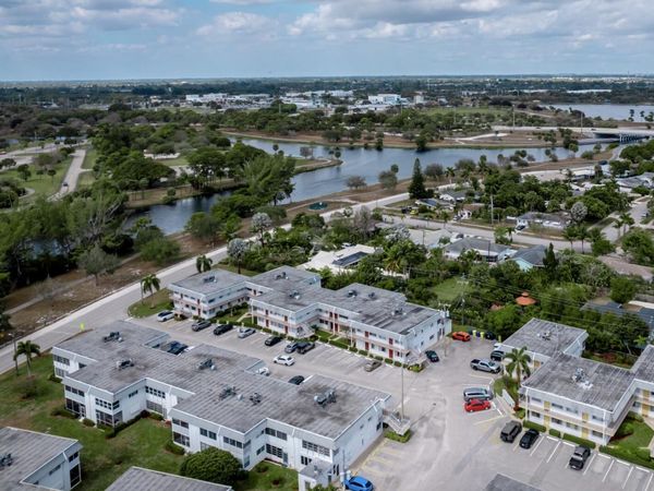 2840 Lake Osborne Drive, Unit 111, Lake Worth Beach, FL 33461