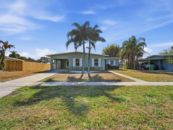 2817 SE Pocatello Road, Port Saint Lucie, FL 34952