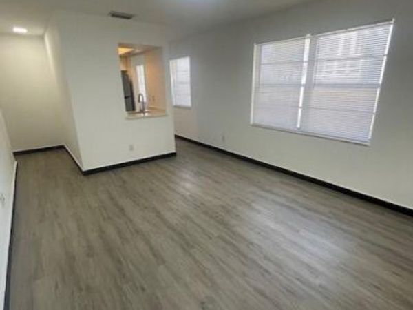 411 SE 10th Street, Unit 5, Hallandale Beach, FL 33009