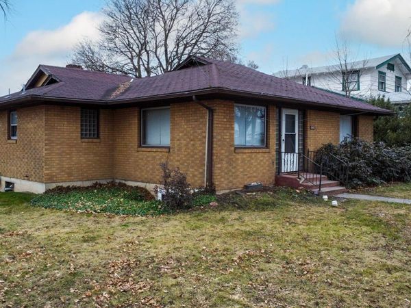 645,645 1/2 NE Maple St, Pullman, WA 99163