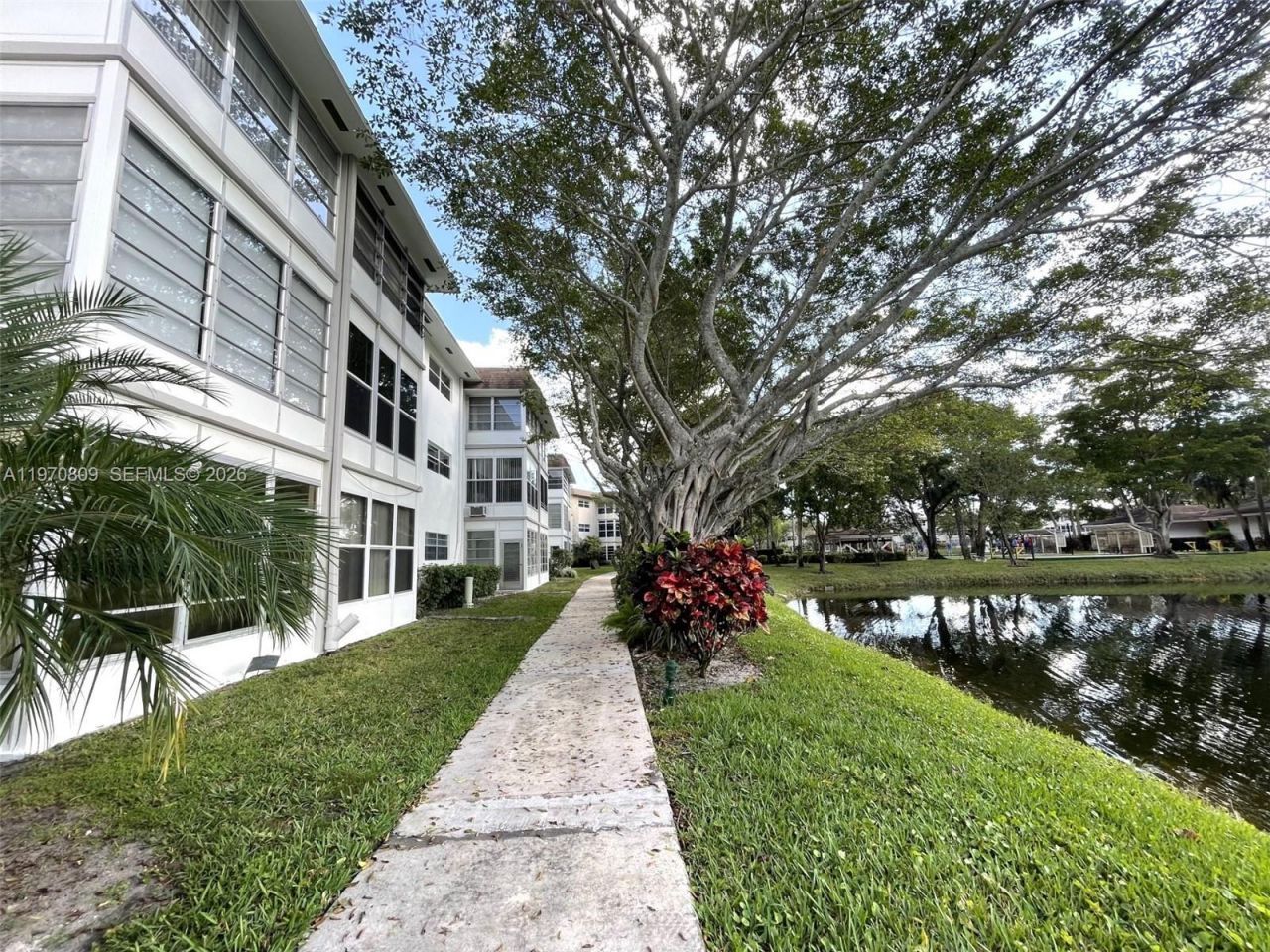 5102 NW 36th St, Unit 611, Lauderdale Lakes, FL 33319 Photo