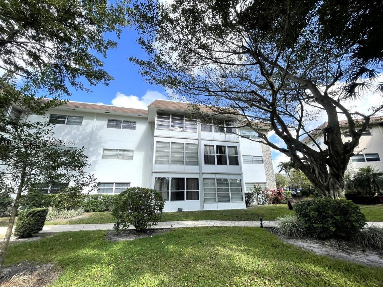 5102 NW 36th St, Unit 611, Lauderdale Lakes, FL 33319 Photo
