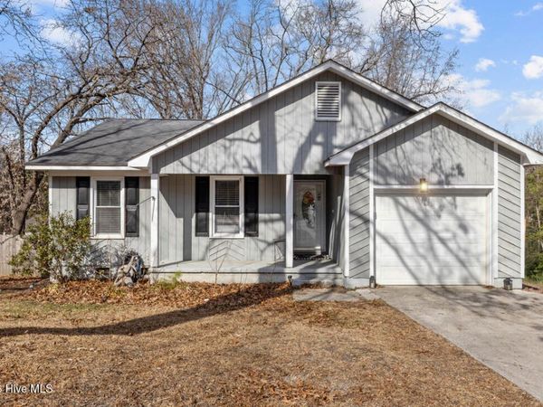 900 Dandridge Drive, Fayetteville, NC 28303