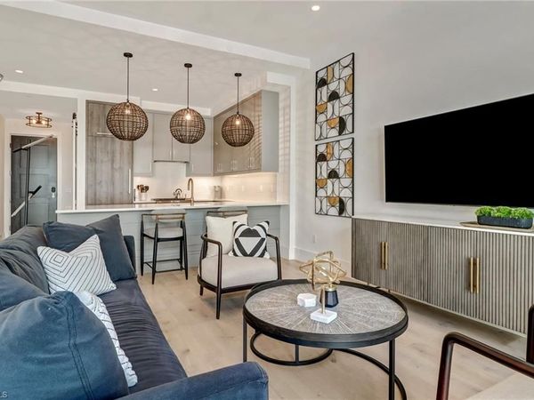 850 Central AVE, Unit 209, NAPLES, FL 34102
