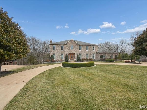 12856 Pointe Drive, Sunset Hills, MO 63127