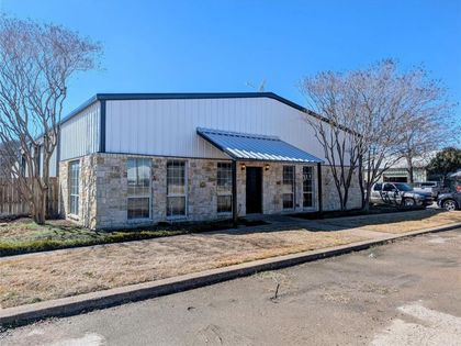 365 Val Verde Road McGregor, TX 76657