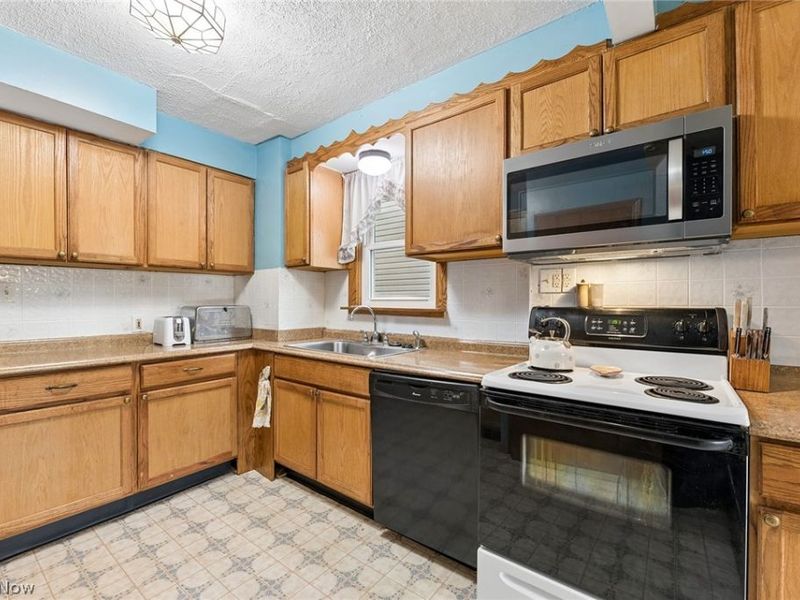 1091 Collinwood Avenue, Akron, OH 44310 Photo 6