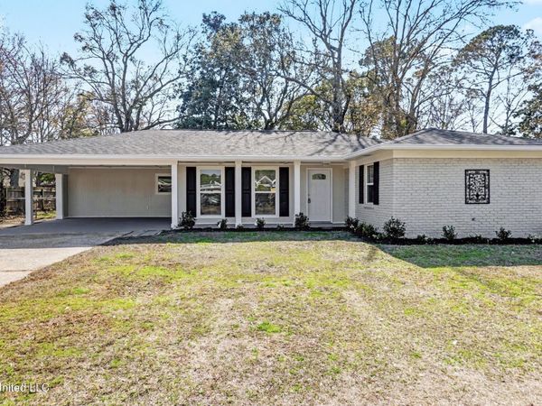 2009 Graveline Road, Gautier, MS 39553
