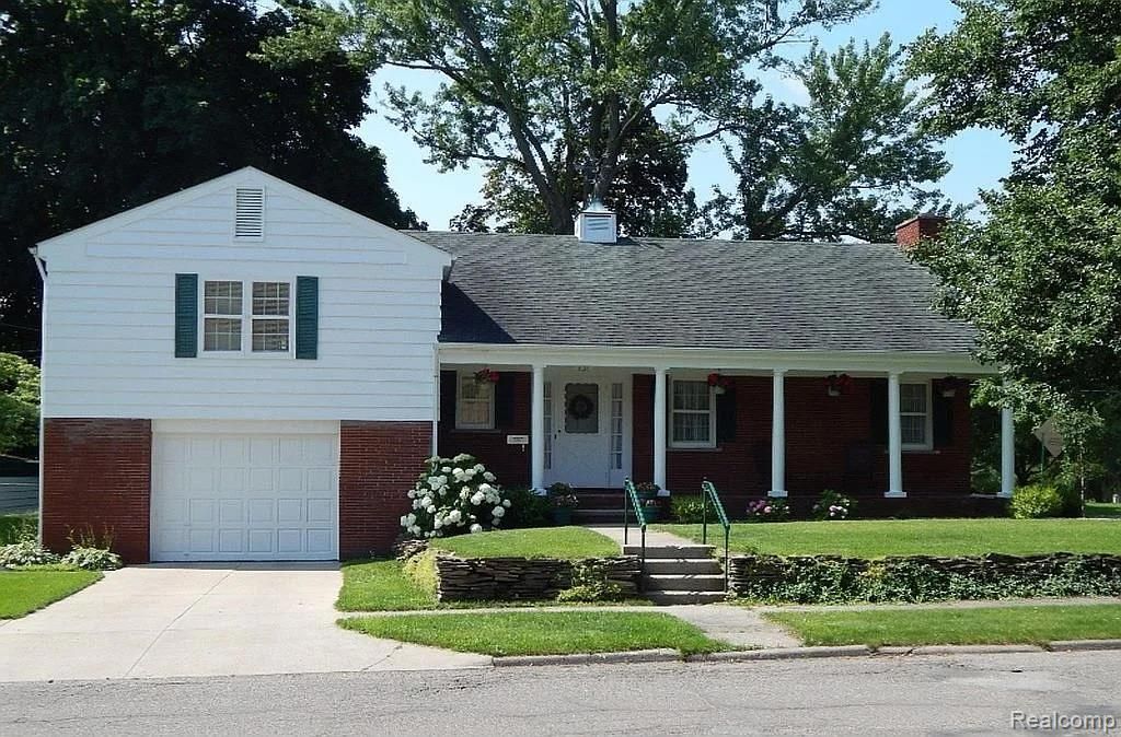 101 Cottage, Sturgis, MI 49091 Main Photo