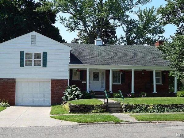 101 Cottage, Sturgis, MI 49091