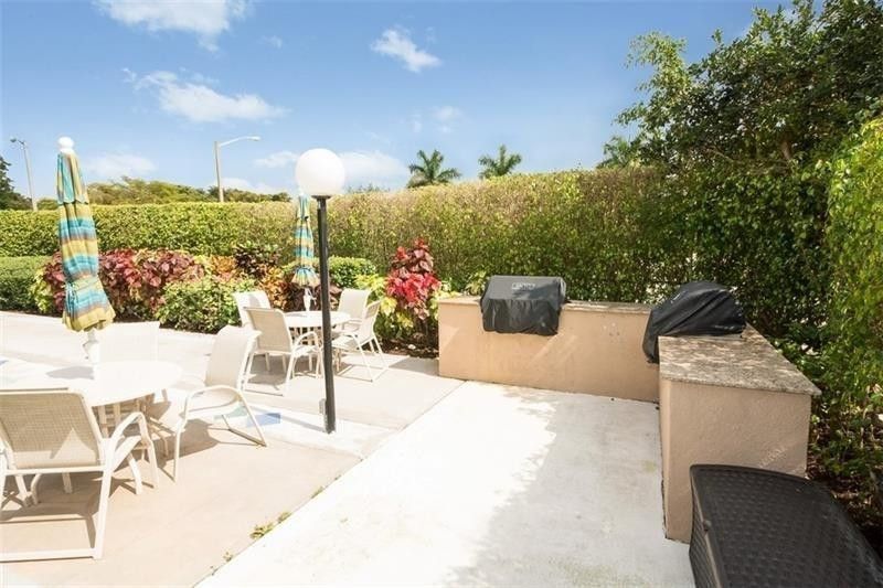 625 Oaks Drive, Unit 302, Pompano Beach, FL 33069 Photo