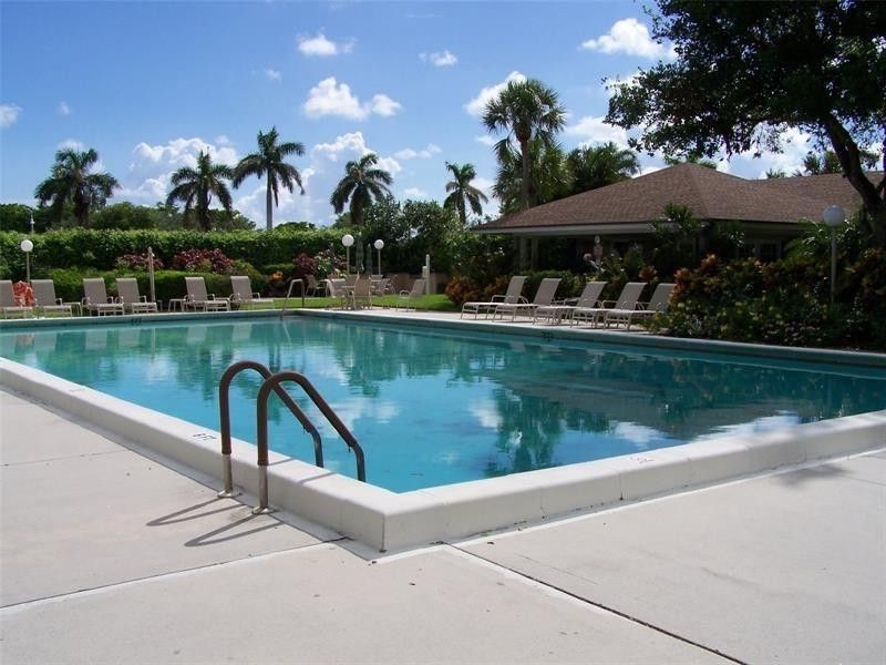 625 Oaks Drive, Unit 302, Pompano Beach, FL 33069 Photo