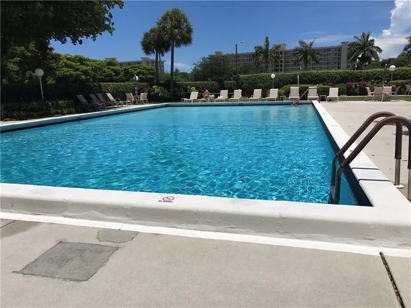 625 Oaks Drive, Unit 302, Pompano Beach, FL 33069 Photo