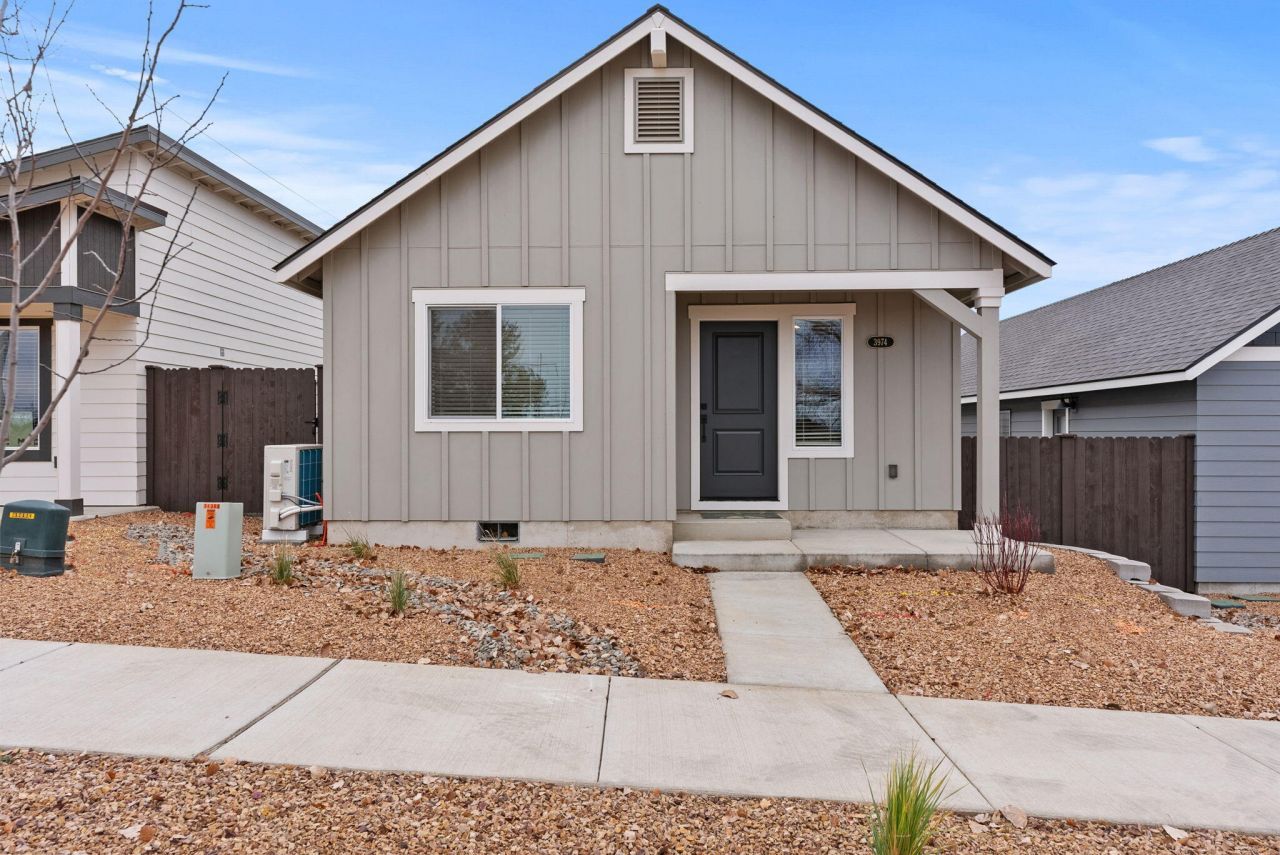 4044 SW Obsidian Place, Unit 134, Redmond, OR 97756 Main Photo