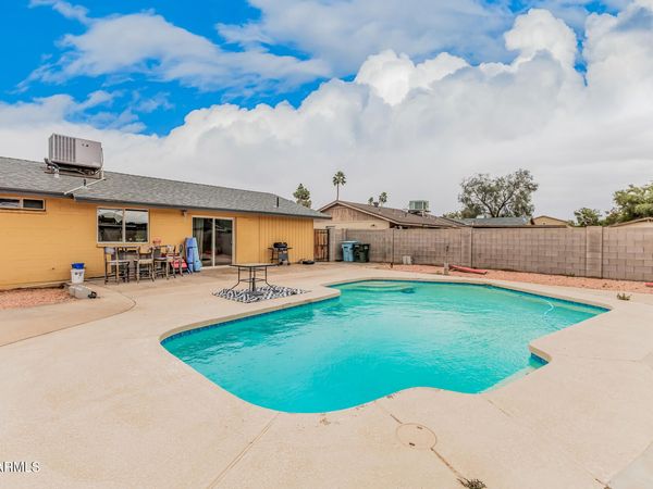 8819 W GLENROSA Avenue, Phoenix, AZ 85037