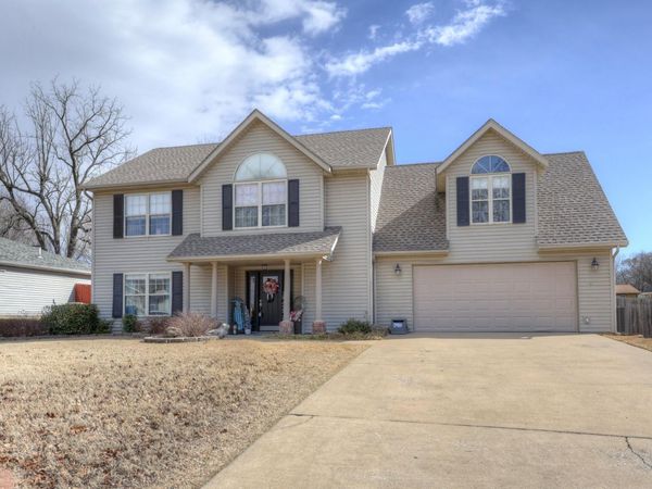 911 N Lincoln Street , Carterville, MO 64835