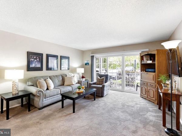 14 CHEVERNY COURT , HAMILTON, NJ 08619