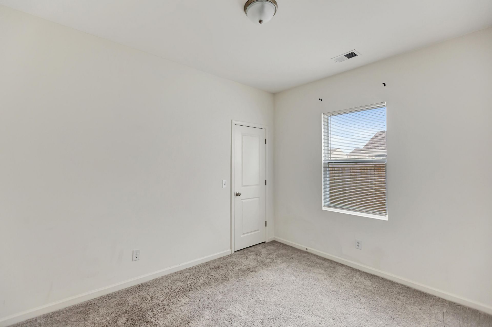 475 Pender Woods Drive Photo 12