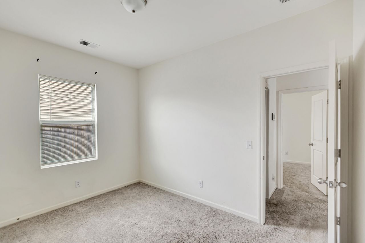 475 Pender Woods Drive Photo 14