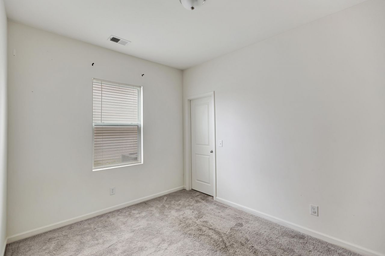 475 Pender Woods Drive Photo 17