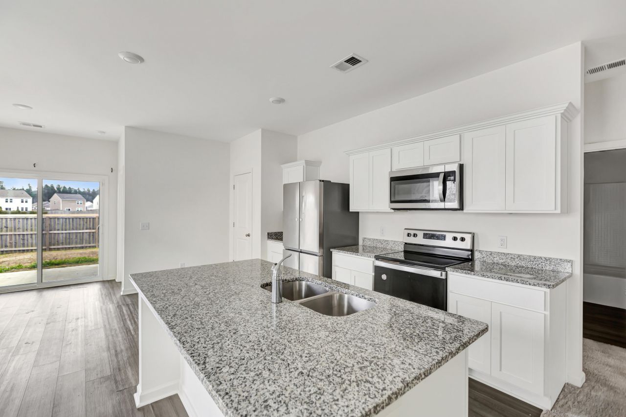 475 Pender Woods Drive Photo 4