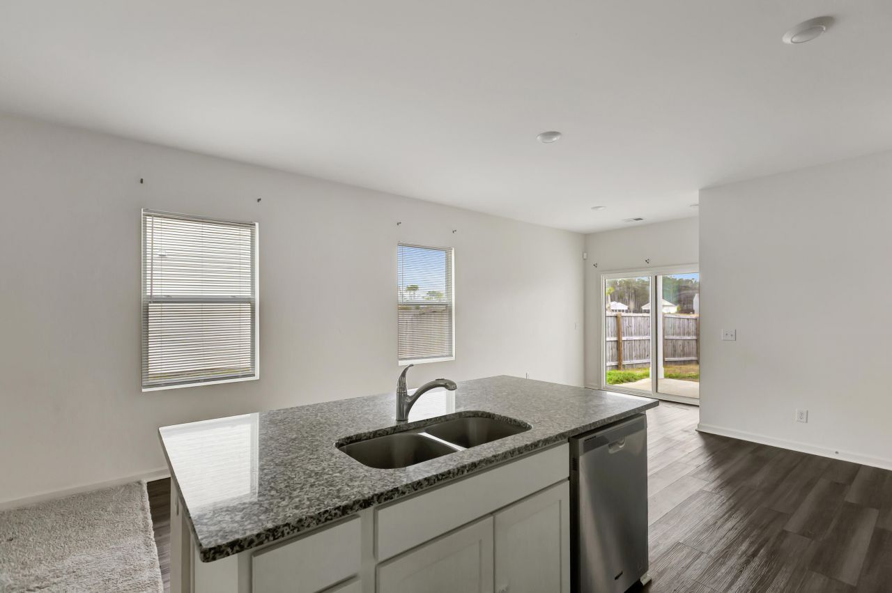 475 Pender Woods Drive Photo 6