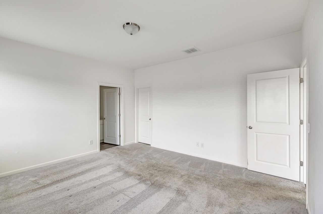 475 Pender Woods Drive Photo 9