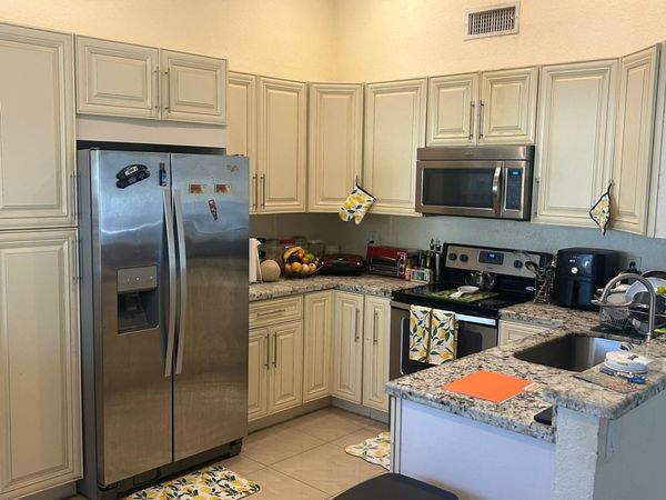 1281 SW 85th Ave, Pembroke Pines, FL 33025