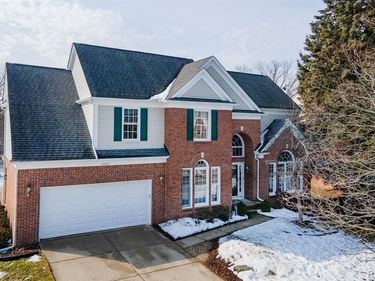 2433 Westwood Drive, Rochester Hills, MI 48306