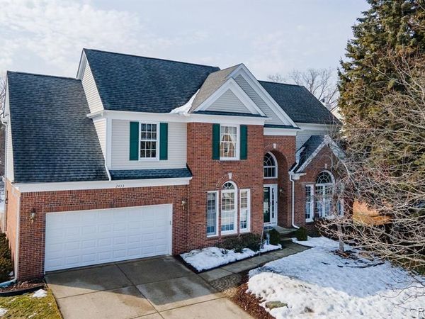 2433 Westwood Drive, Rochester Hills, MI 48306