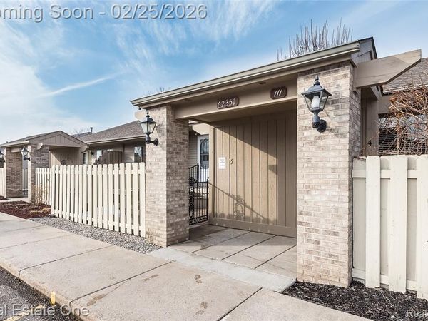 62351 Arlington Circle, South Lyon, MI 48178