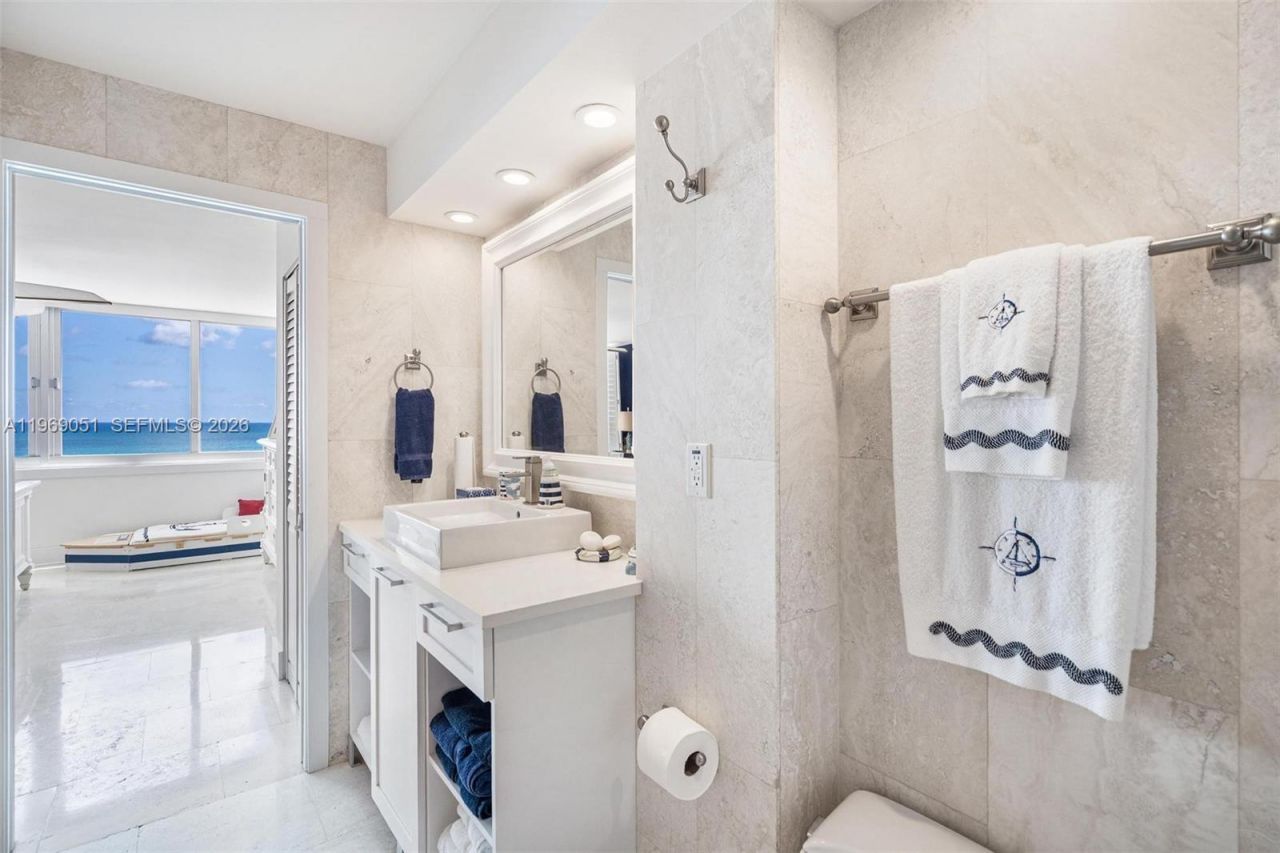 7135 Collins Ave, Unit 1522, Miami Beach, FL 33141 Photo