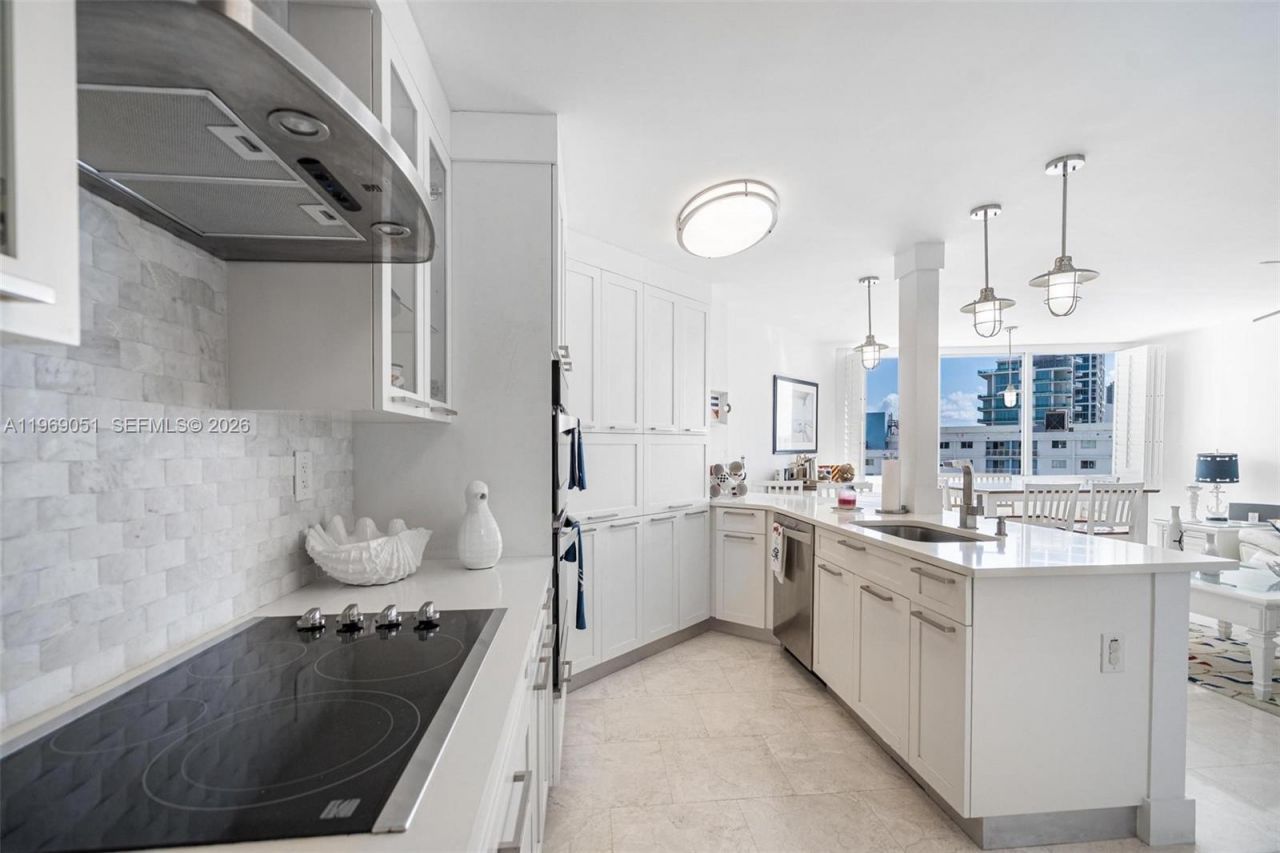 7135 Collins Ave, Unit 1522, Miami Beach, FL 33141 Photo