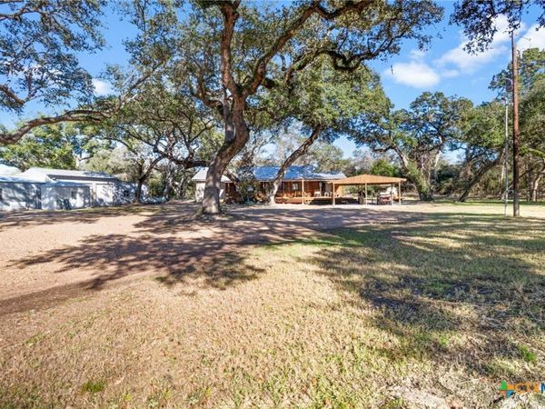 1465 County Road 401, Edna, TX 77957
