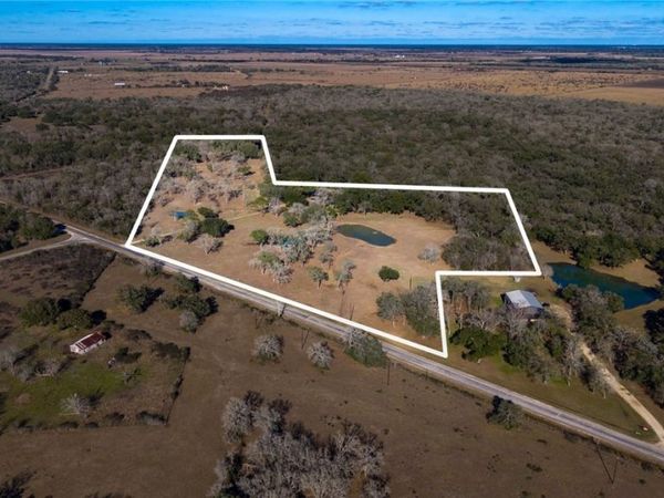 1465 County Road 401, Edna, TX 77957