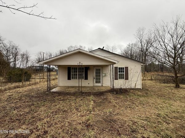 709 Hanging Limb Hwy, Crawford, TN 38554