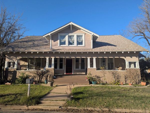 502 W 10th ST, Taylor, TX 76574