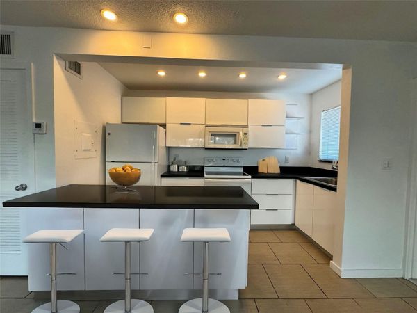 2830 NE 30th Place, Unit 1, Fort Lauderdale, FL 33306